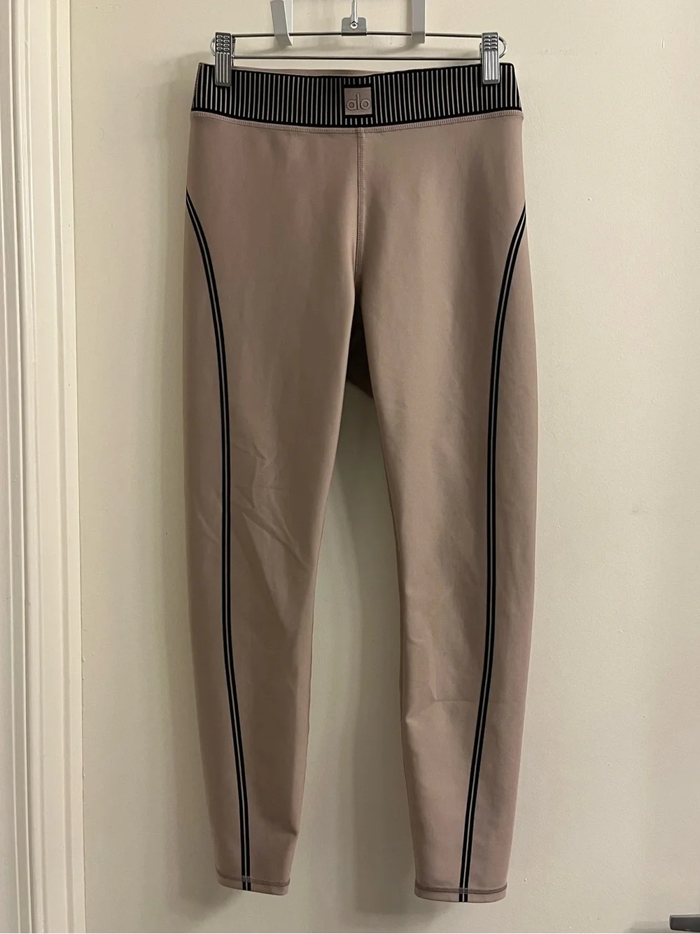 Alo Yoga Airlift Line Up Matching Set Sports Bra + Leggings